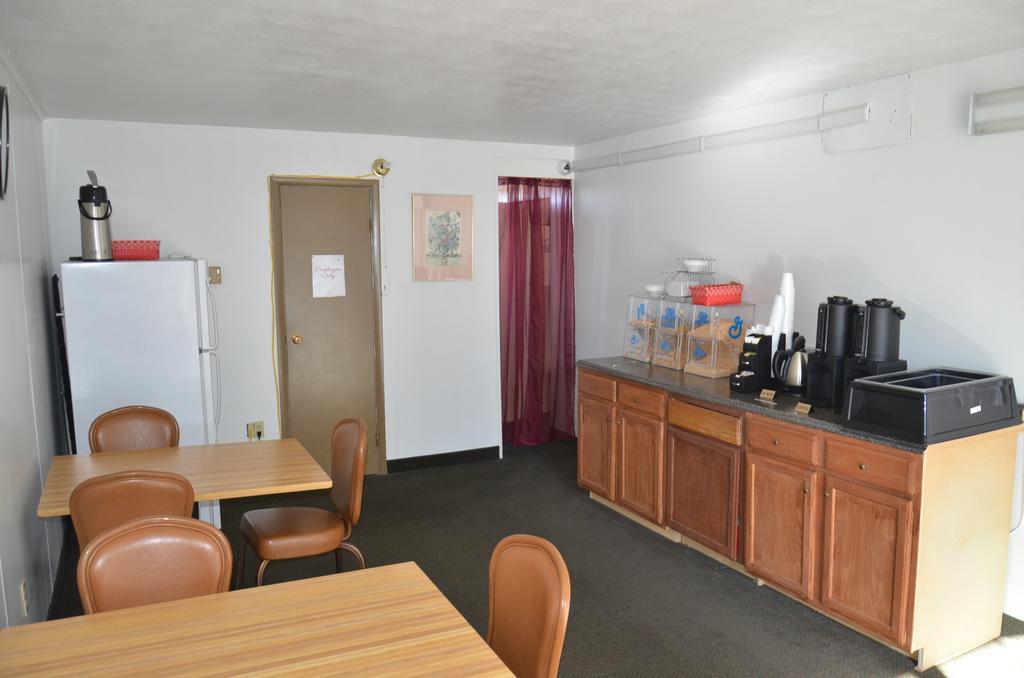 Red Carpet Inn & Suites Ebensburg Eksteriør billede