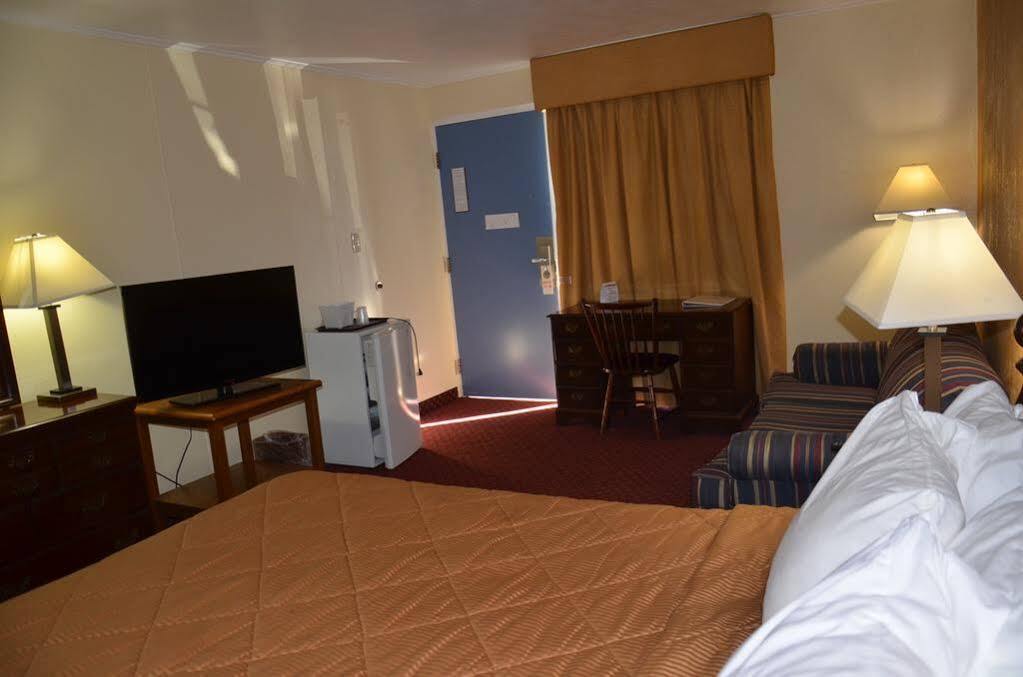 Red Carpet Inn & Suites Ebensburg Eksteriør billede